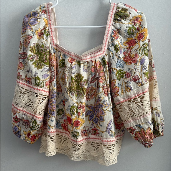 Christian Siriano Tops - Christian Siriano Floral Lace Blouse